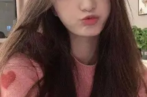 独家：某顶流男星被拍到深夜出入私人会所身边女伴身份引猜测——竟然是她？