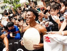 靠黑人笑话起家的甲亢哥用两年时间成了代表世界大同的文化大使